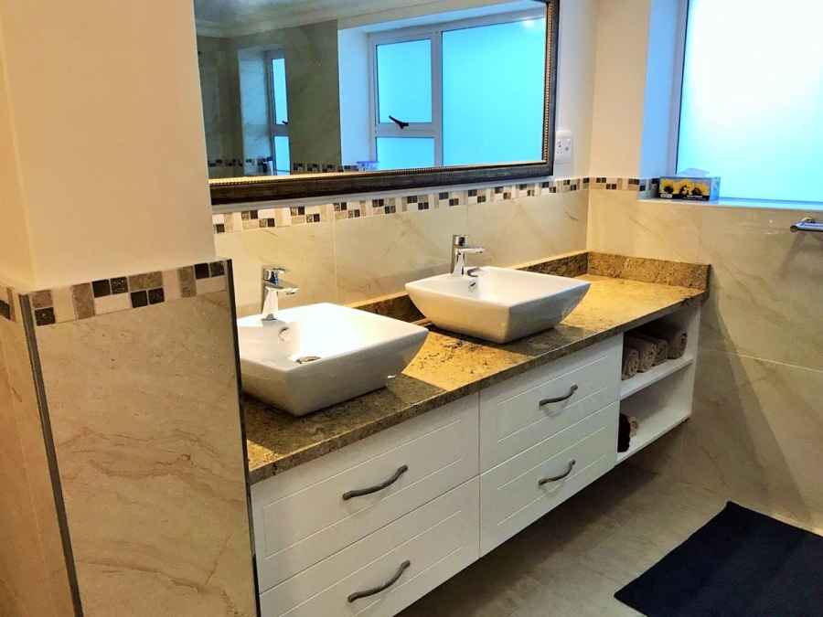 To Let 4 Bedroom Property for Rent in Fish Hoek Western Cape